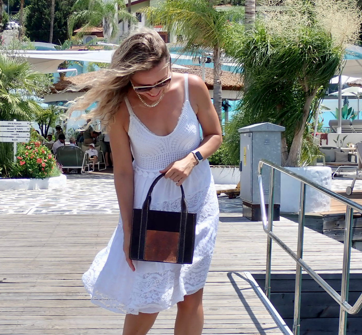 Sunset Bullshark Purse (M)