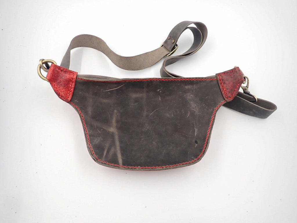 Red Seahorse Pouch (M)