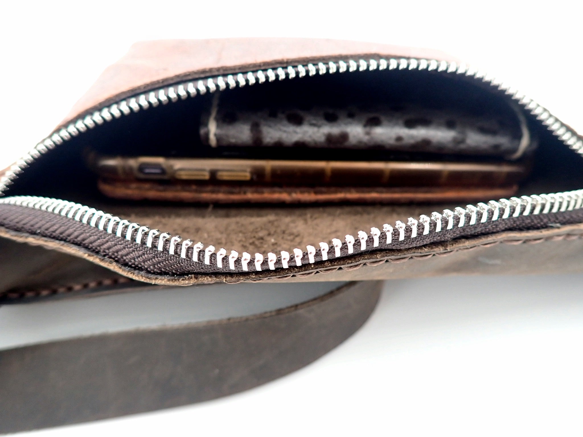 Brown Seahorse Pouch (M)